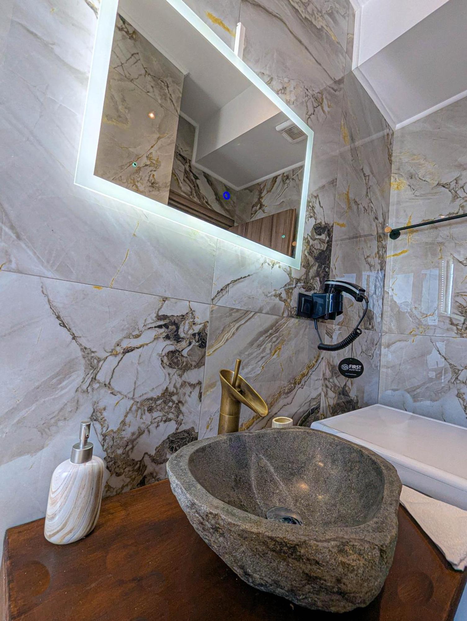 Ionian Pearl Apartments And Suites Corfu  المظهر الخارجي الصورة